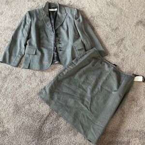 Tahari Arthur S. Levine Two Piece Skirt Suit Set SIZE 8P